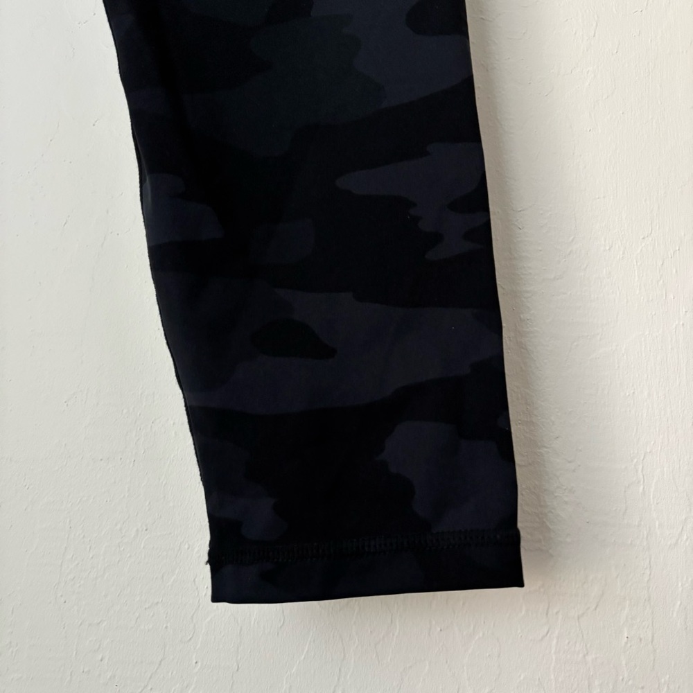 Sweaty Betty Power 7/8 Gym Leggings in Ultra Black Camo Print Size US 12 Active - Picture 6 of 13